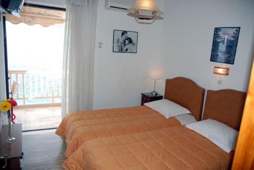 Antonios Rooms Akrata Exterior foto