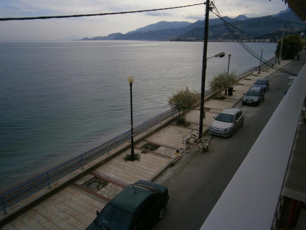 Antonios Rooms Akrata Exterior foto